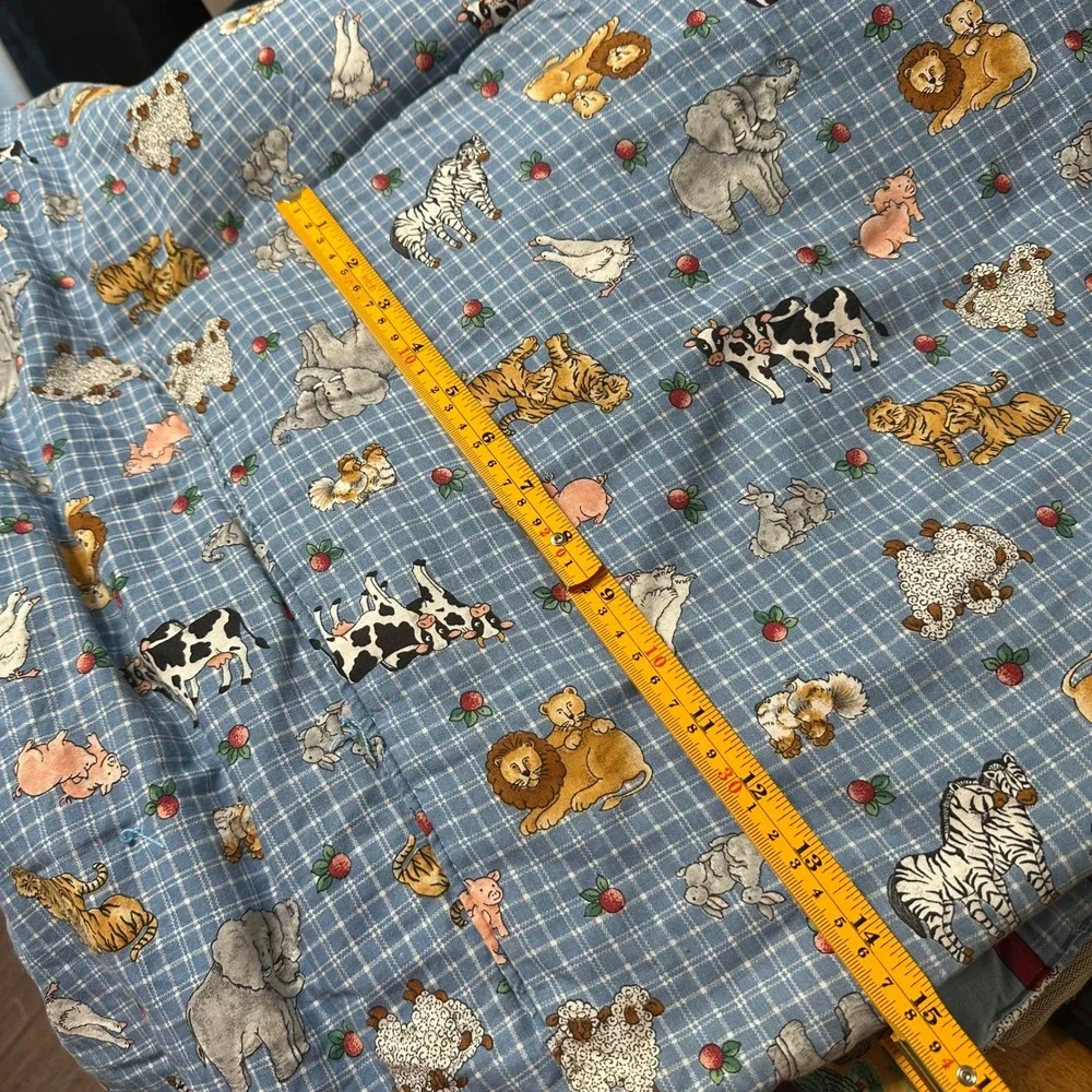 VTG Handmade Noahs Ark Quilt Nursery Comforter Blue Animal Family Pocket (40x52)